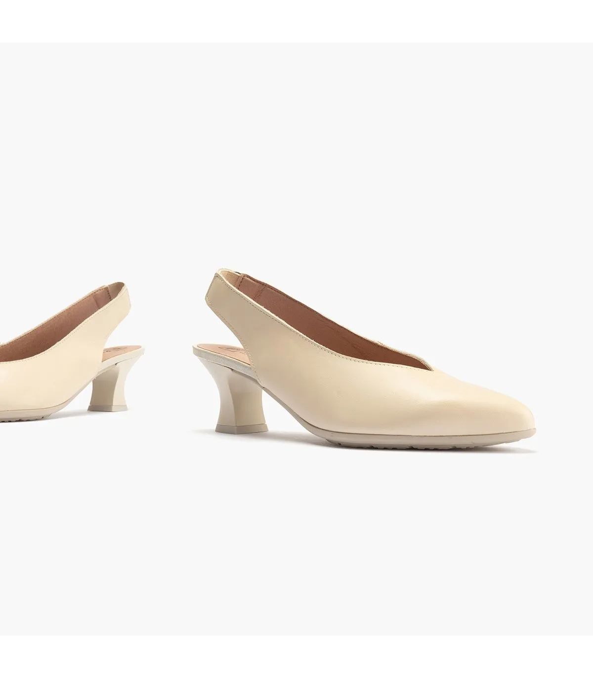 Zapatos de salón de mujer destalonado con tacón embudo CREM